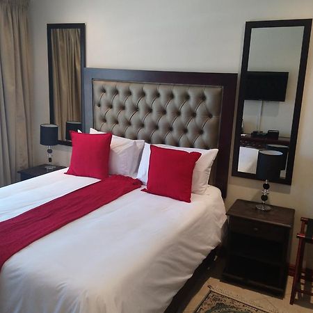 Lily White Guest House Centurion Kültér fotó
