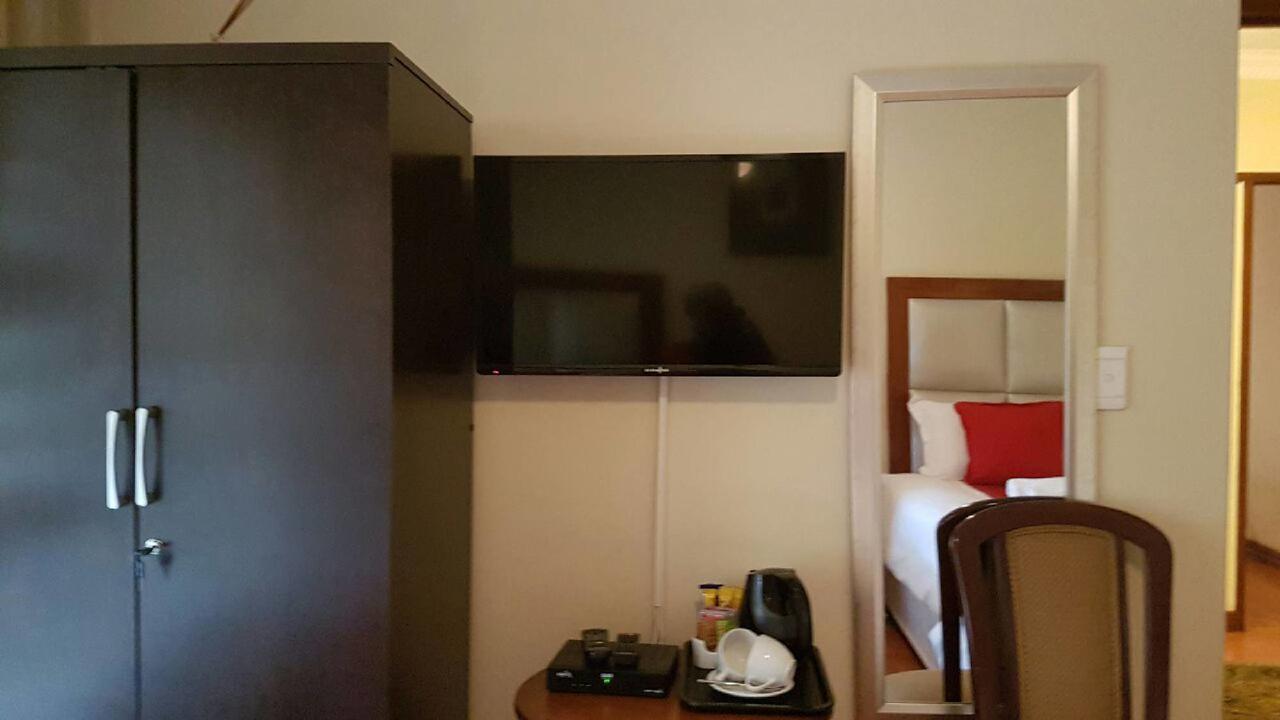 Lily White Guest House Centurion Kültér fotó