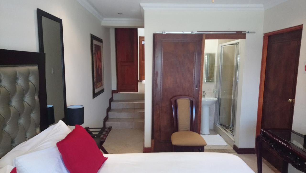 Lily White Guest House Centurion Kültér fotó
