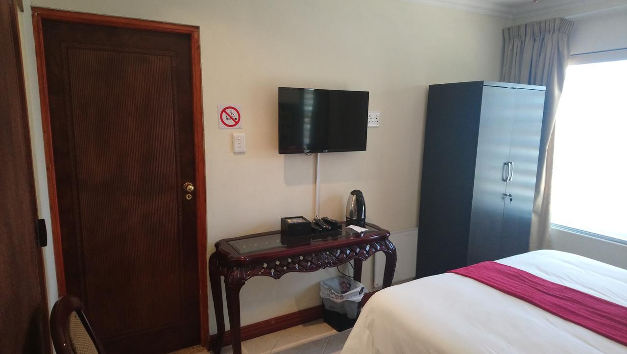 Lily White Guest House Centurion Kültér fotó